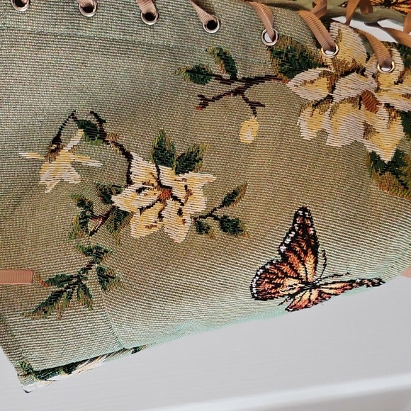 Nature-themed Corset Top - Picture 9 of 11